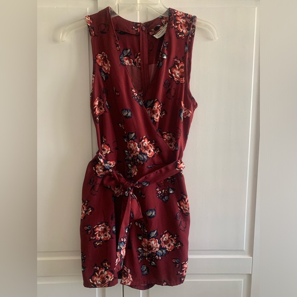 Abercrombie floral v-neck romper with front tie size 0 - Picture 3 of 7